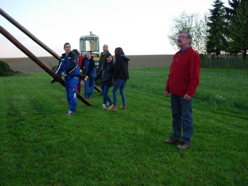 Maibaumaufstellen-2015 009