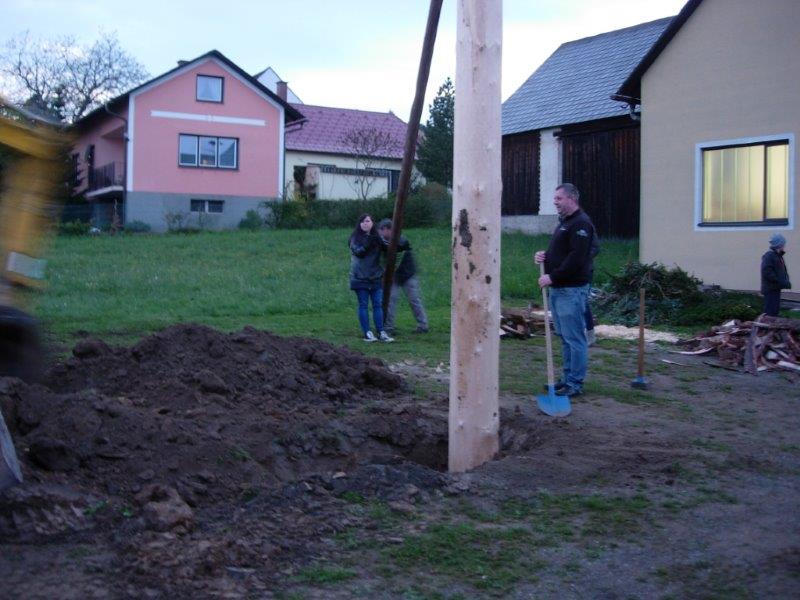 Maibaumaufstellen-2015 025