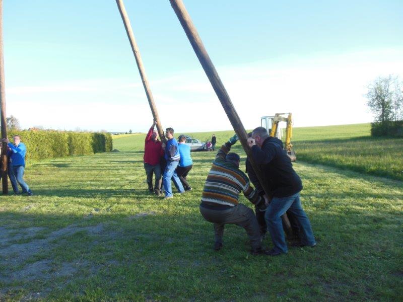 Maibaum aufstellen 30-04-2016 011