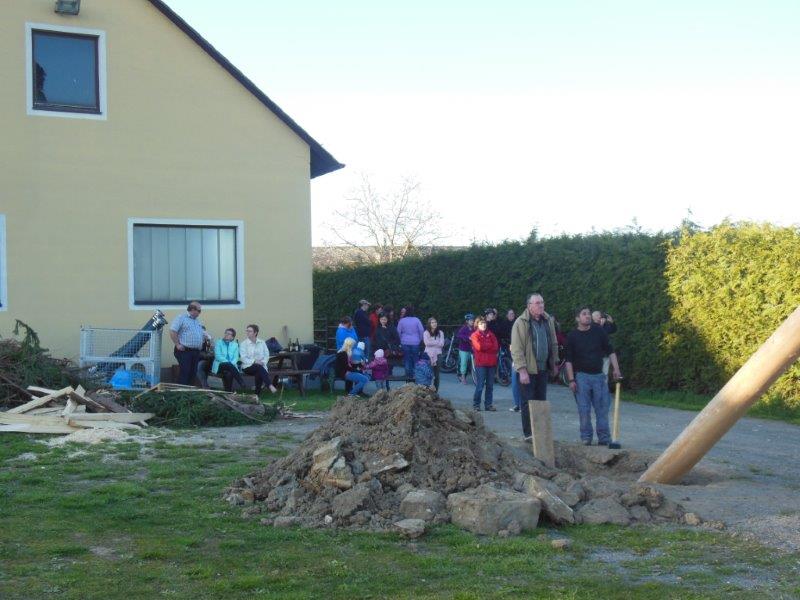 Maibaum aufstellen 30-04-2016 012