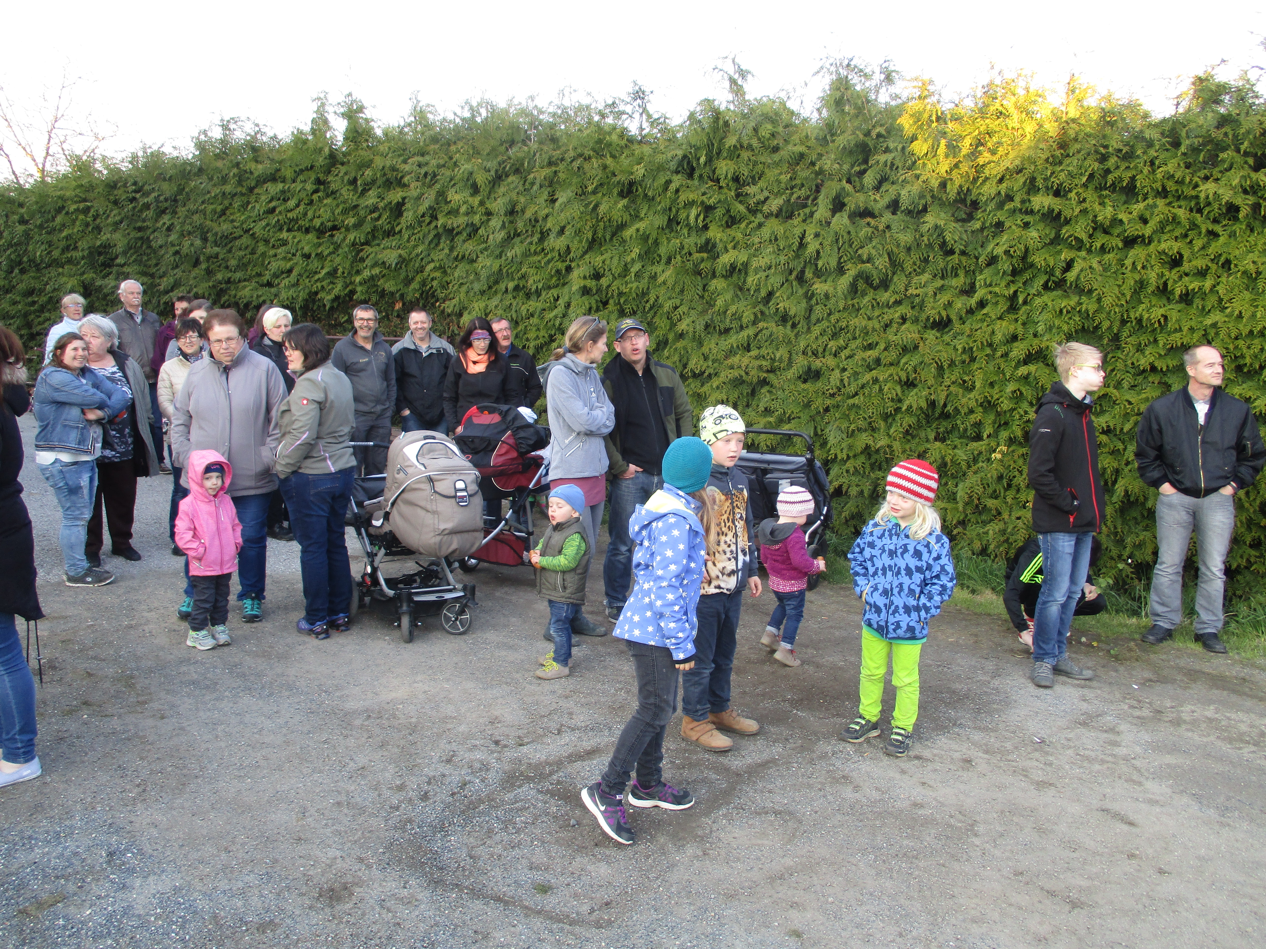 Maibaumaufstellen-30.04.2017-049
