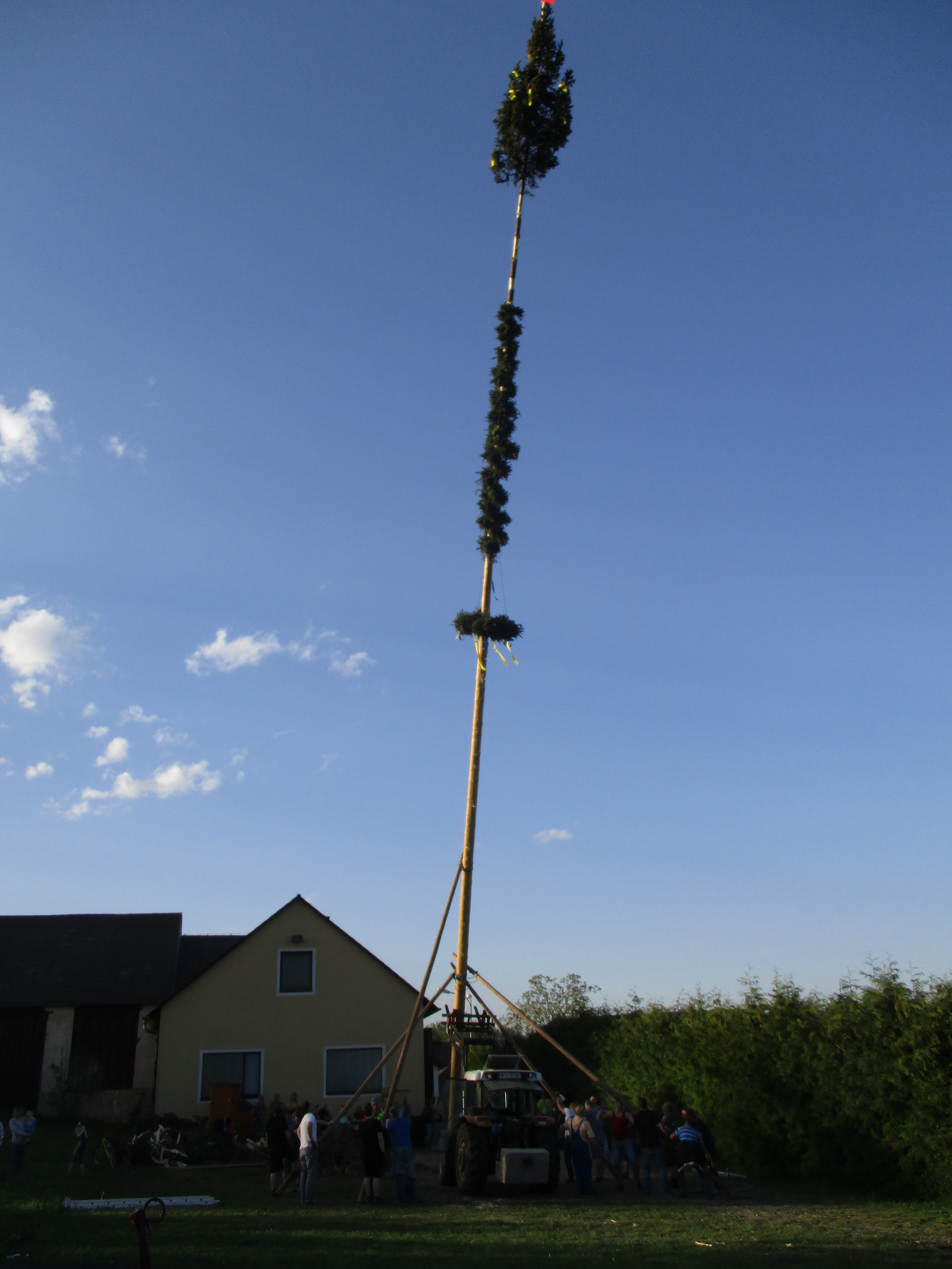 Maibaum-aufstellen-30.04.2018-041