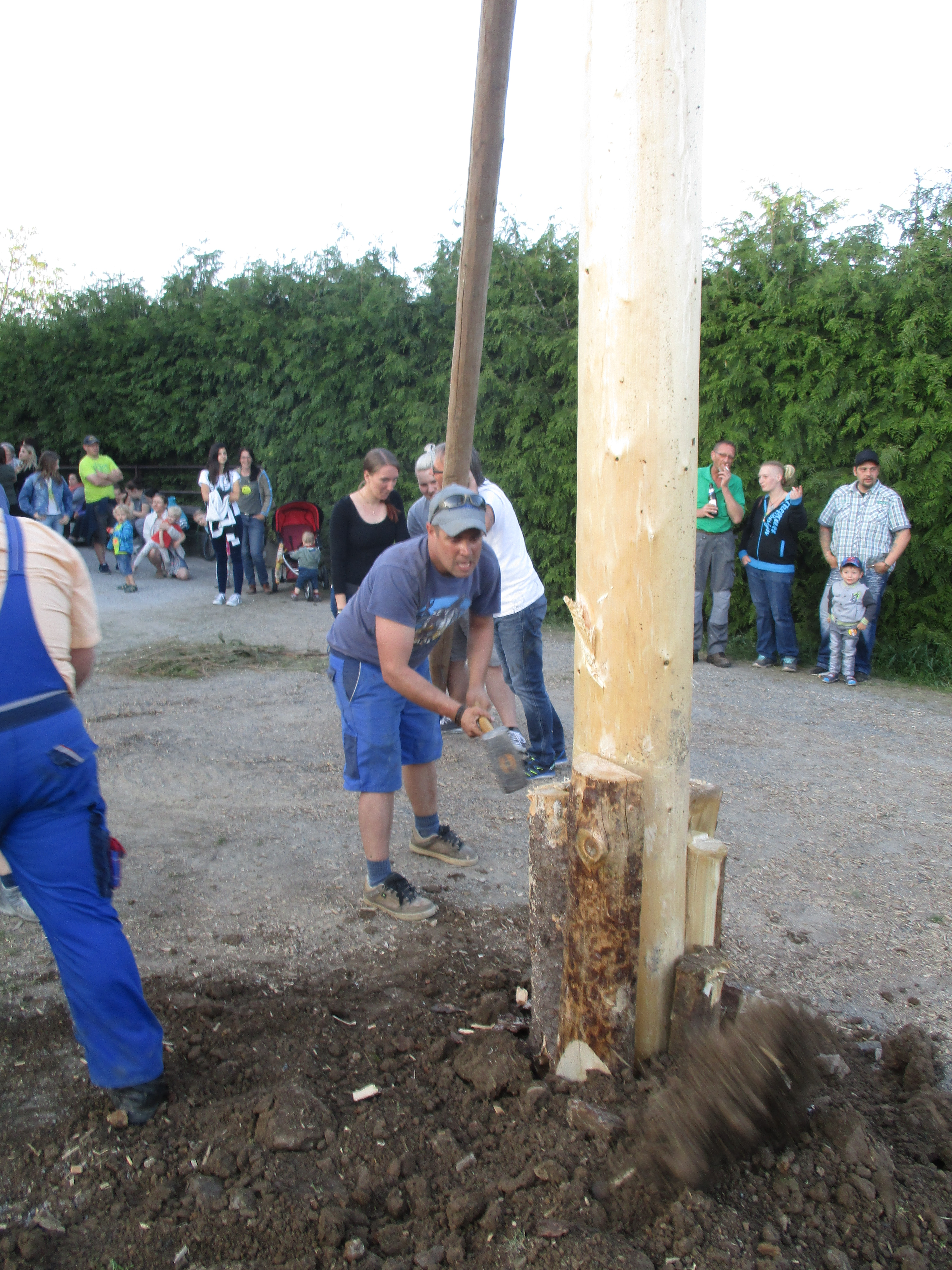 Maibaum-aufstellen-30.04.2018-050