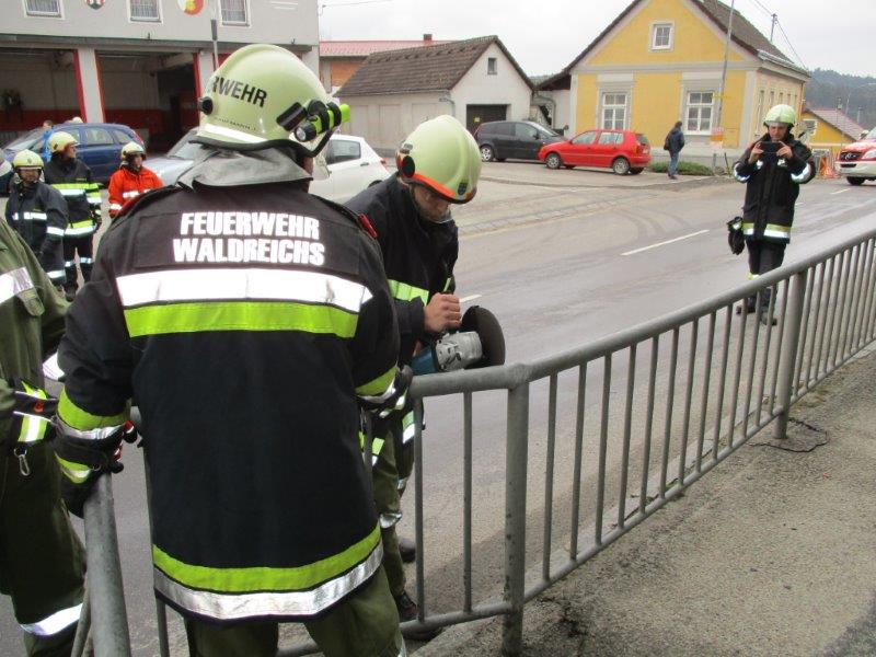 Fahrzeugbrand 08-04-2016 010