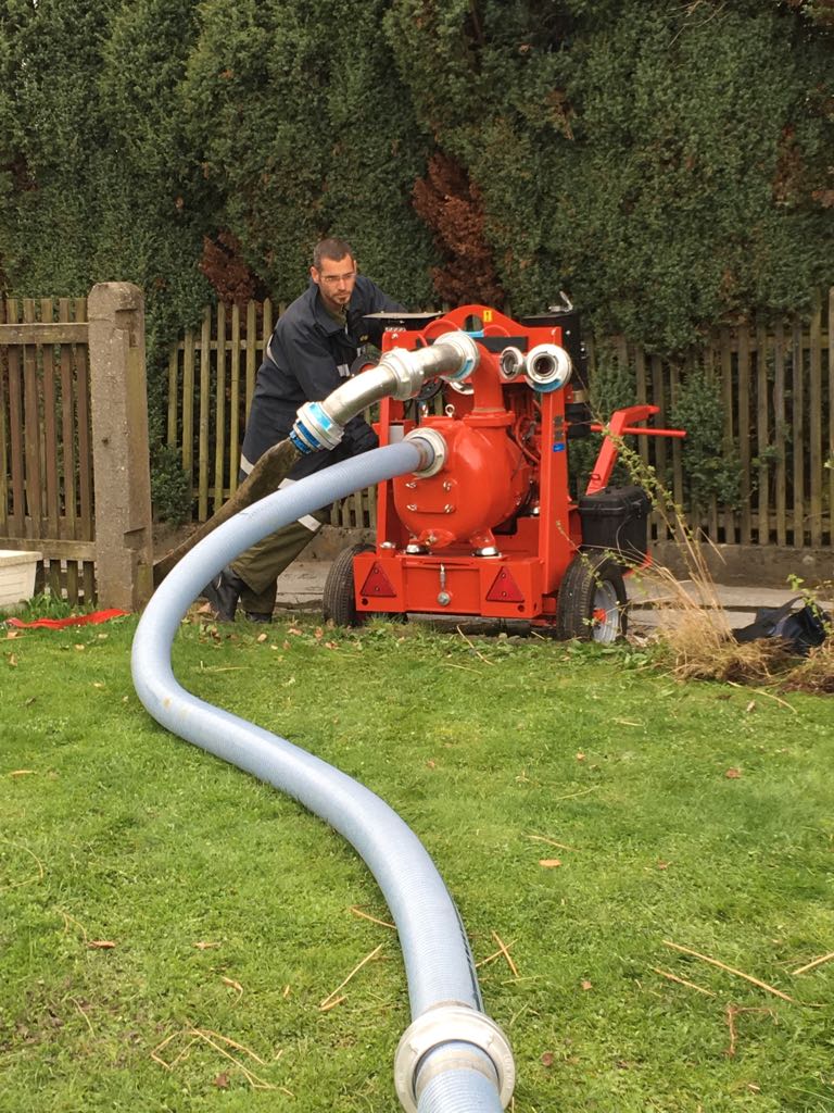 Techn.Einsatz-Auspumparbeiten-13.04.2017-008