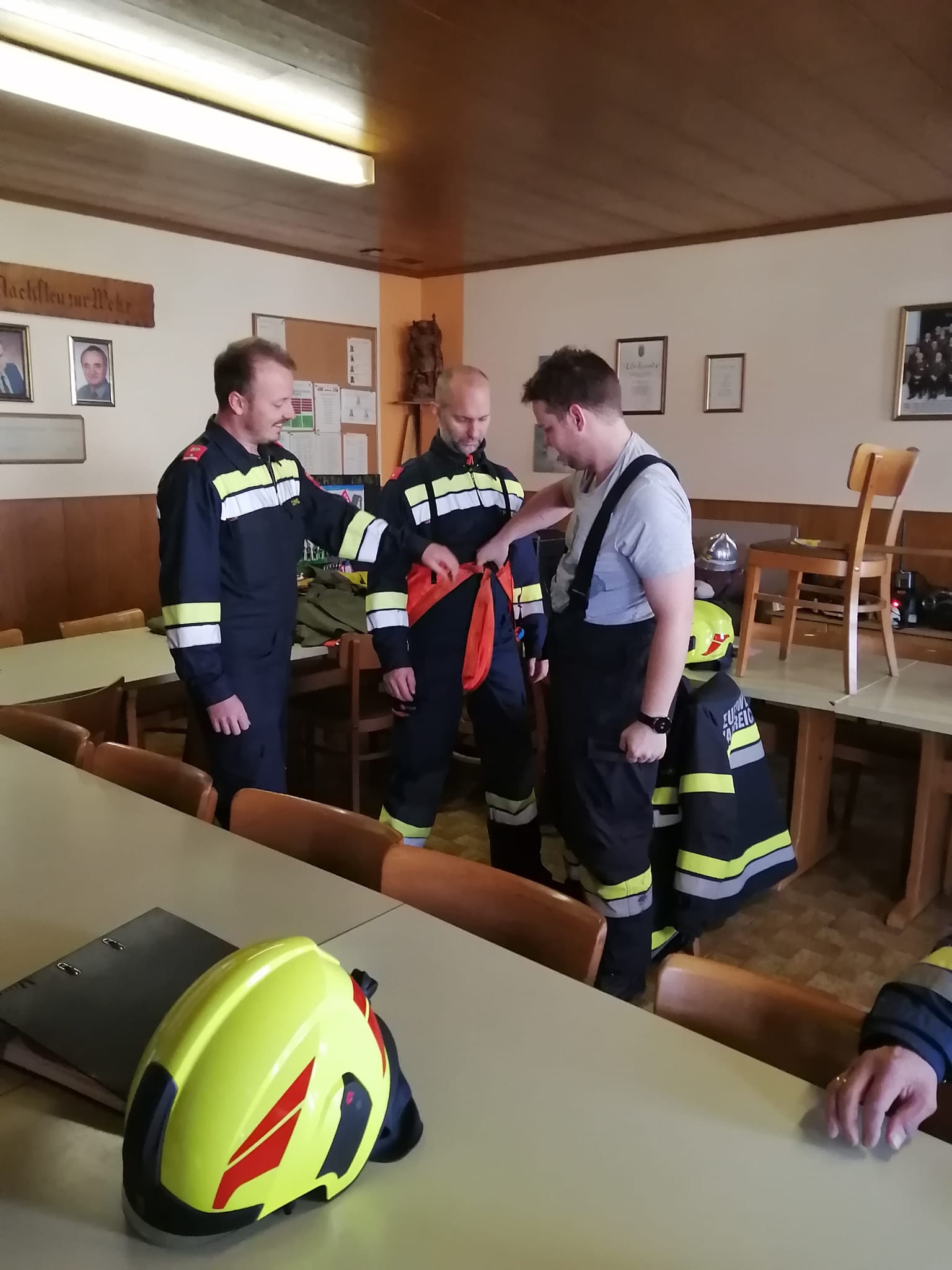 Menschenrettung aus Schacht unter Atemschutz - 18.09.2022 bung Menschenrettung aus Schacht unter Atemschutz 18092022 009