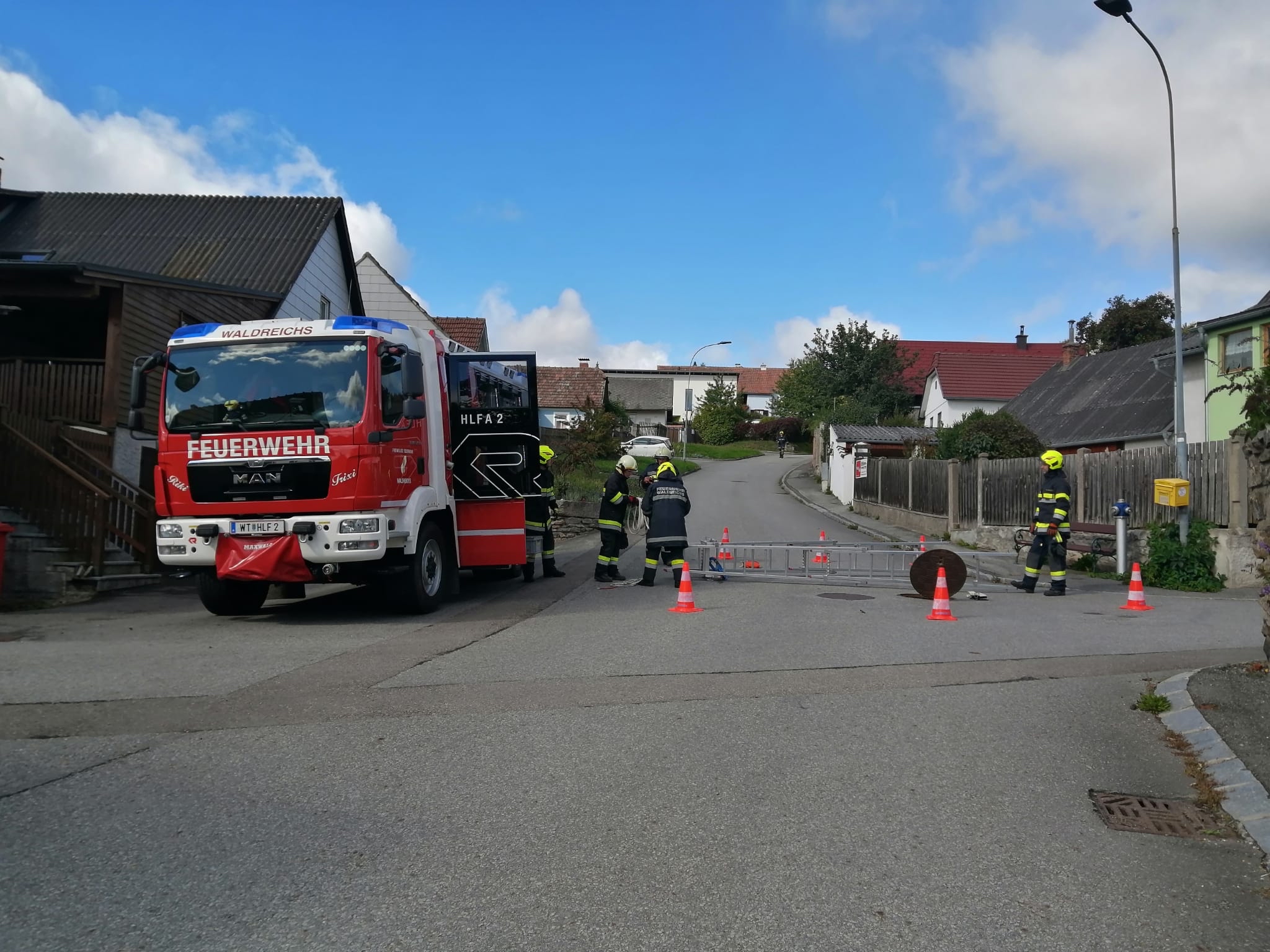 Menschenrettung aus Schacht unter Atemschutz - 18.09.2022 bung Menschenrettung aus Schacht unter Atemschutz 18092022 009